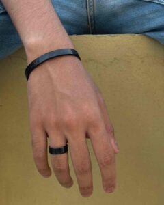 BLACK ROMAN CUFF